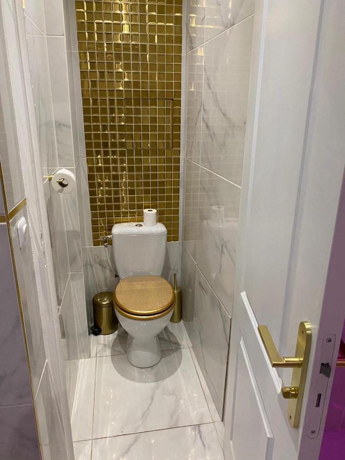 Romantique Avec Jaccuzy à La Gare De Appartement
