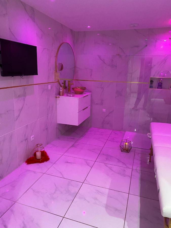 Appartement Romantique Avec Jaccuzy à La Gare De *