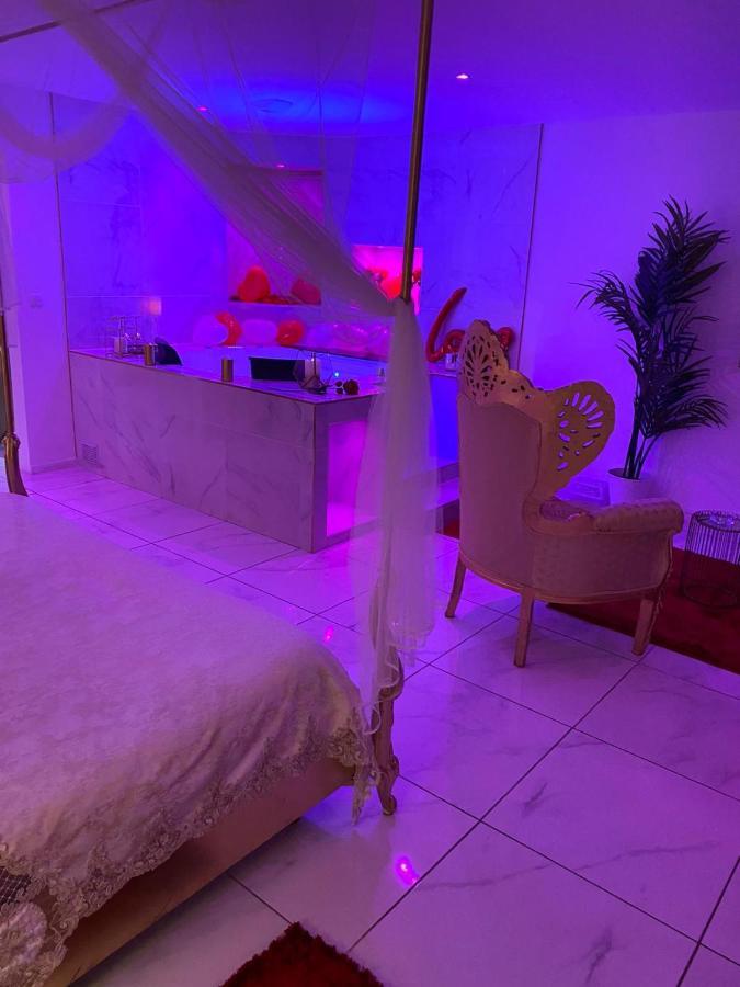 Romantique Avec Jaccuzy à La Gare De * Montpellier