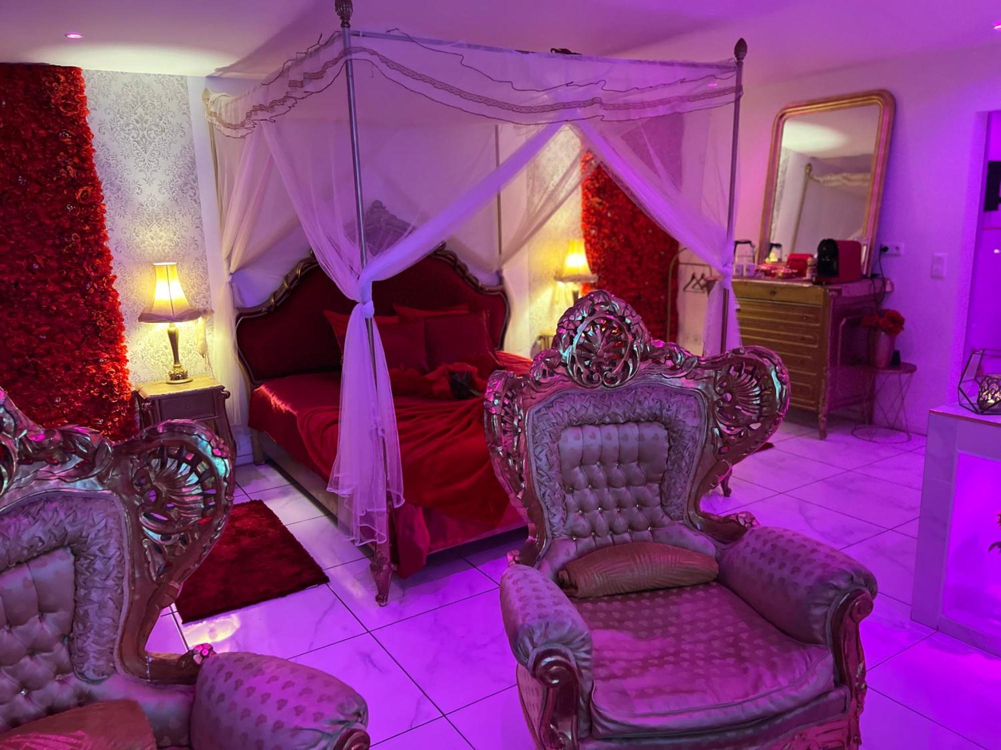 Appartement Romantique Avec Jaccuzy à La Gare De